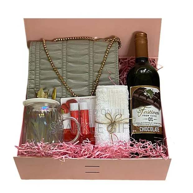 Treat Her to a Stylish Gift Box to Make Her Birthday Memorable · Photo 1