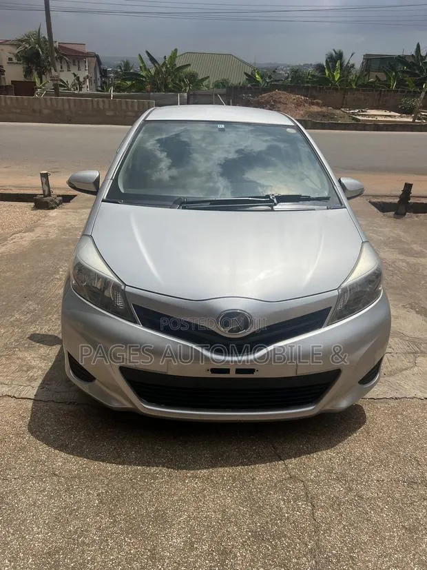 Toyota Vitz 1.5 FWD 3dr 2013 Blue · Photo 1