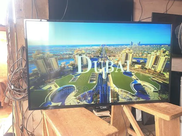 Philips 43 Inch Smart TV · Photo 1