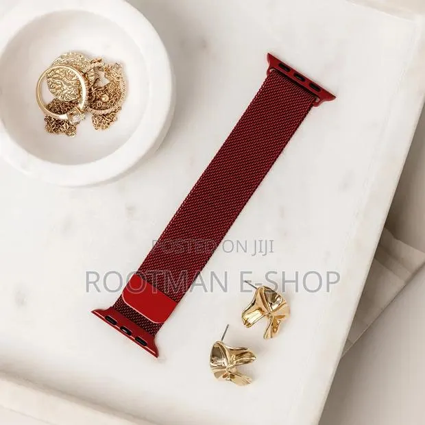 Milanese Loop Apple Watch Band - Red · Photo 1