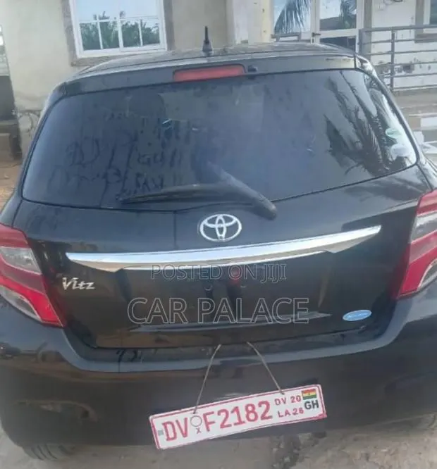 Toyota Vitz 1.3 FWD 5dr 2016 Black · Photo 1