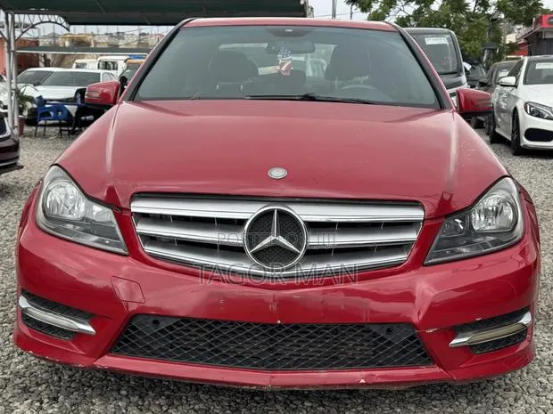 Mercedes-Benz C250 2013 Red · Photo 1