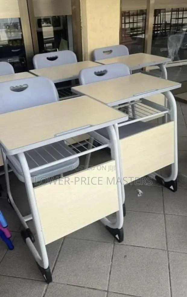 Modern Table and Chairs Complete Set · Photo 1