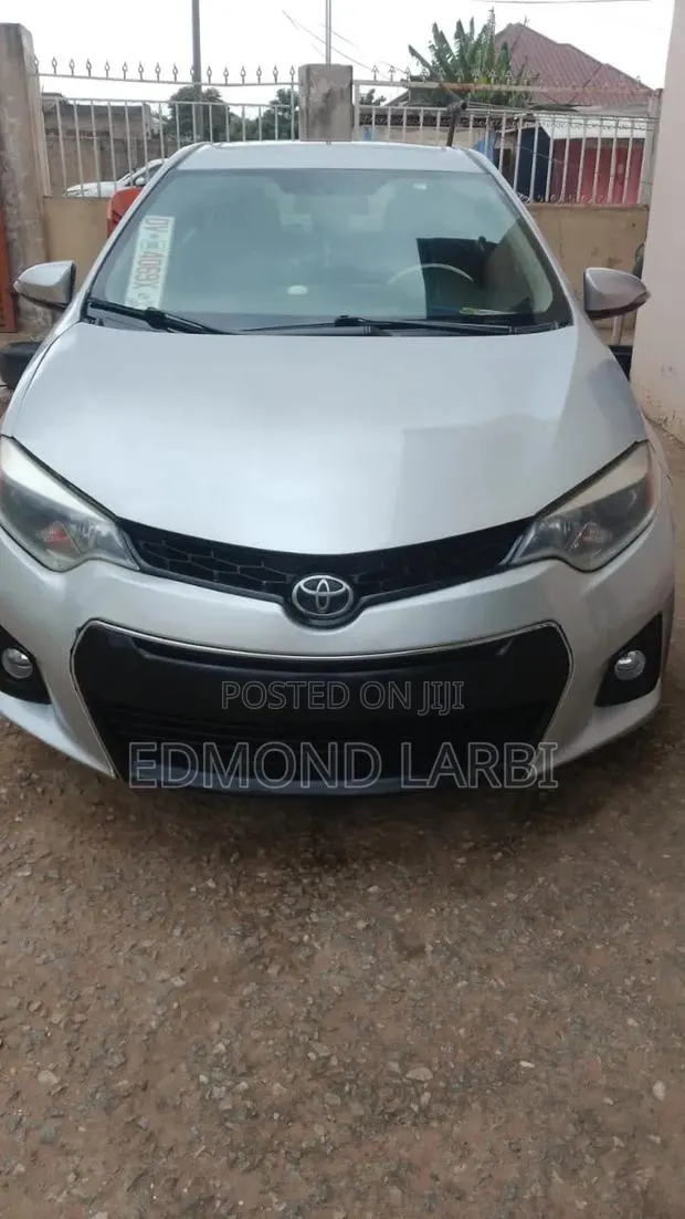 Toyota Corolla 2016 Silver · Photo 1