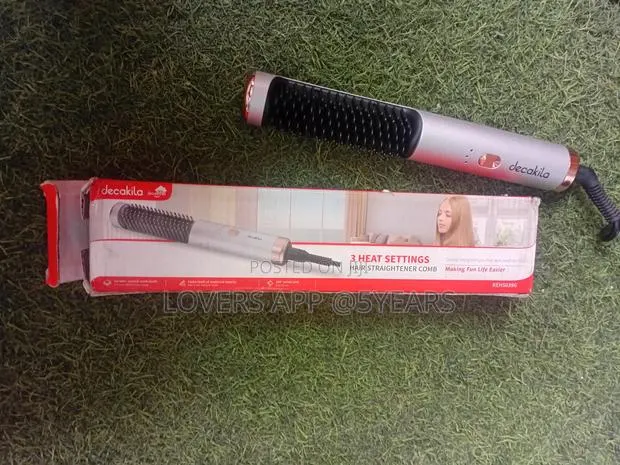 Compact Vacuum Cleaner for Easy Storage · Photo 1