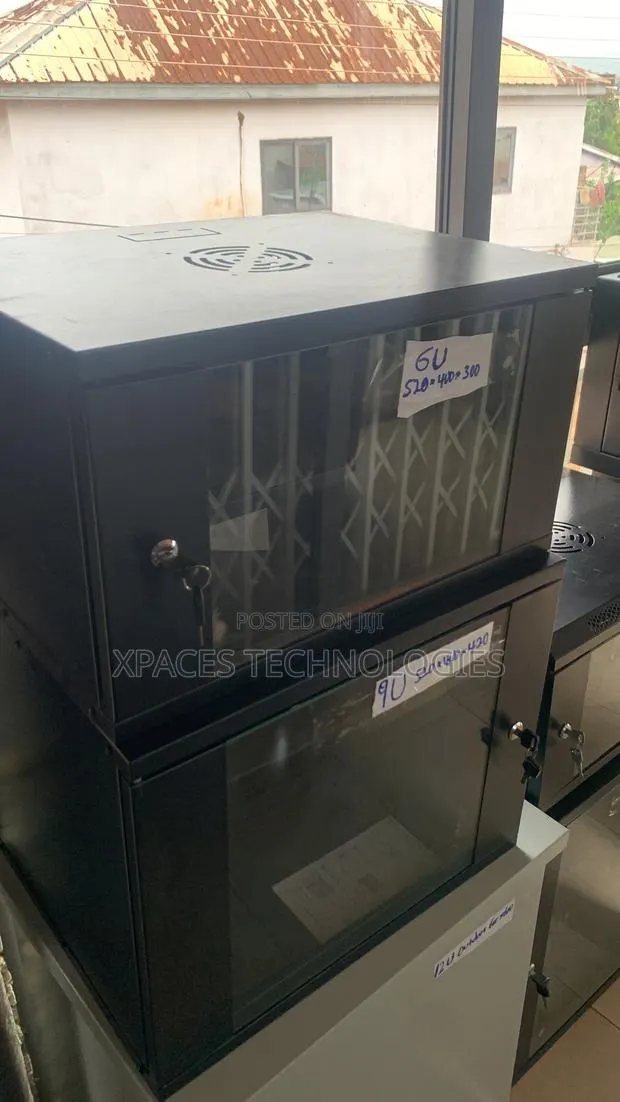 6u Rack Wall Mount 19"Cabinet,Heavy Weight 520hx 400wx300 · Photo 1