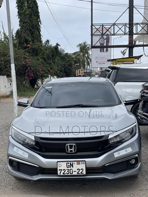 Honda Civic Touring 4dr Sedan (1.5L 4cyl) 2017 Silver · Photo 1