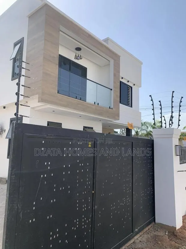 3bdrm Mansion in Batsonna, Spintex for sale · Photo 1