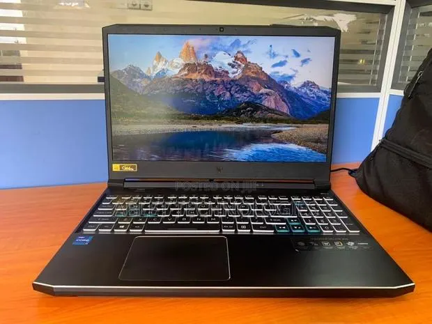 Laptop Acer Predator Helios 300 16GB Intel Core i7 SSD 1T · Photo 1