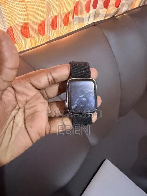 Apple Watch SE · Photo 1