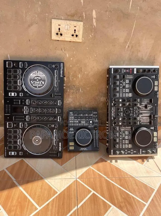 Denon DJ Controller Mixer Black · Photo 1