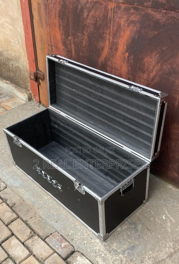 Universal Flight Case 111cml X 47cmh X 45cmw Heavy Duty Storage Uk · Photo 1