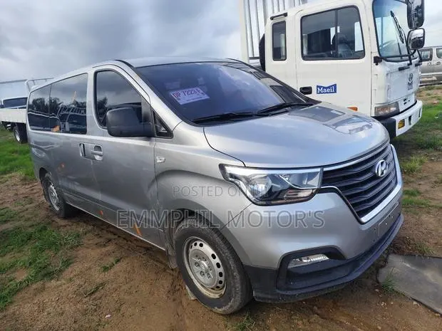 Hyundai Starex 2019 Grey · Photo 1