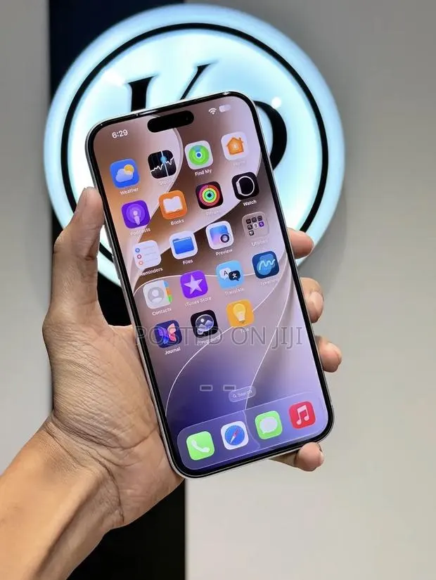 Apple iPhone 17 Pro Max 512 GB Silver · Photo 1