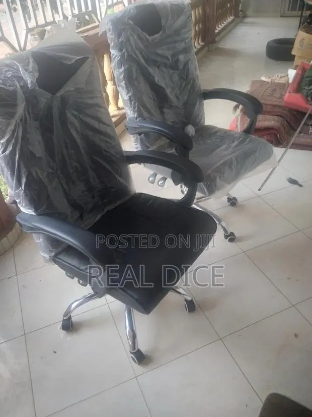 Office Chairs · Photo 1