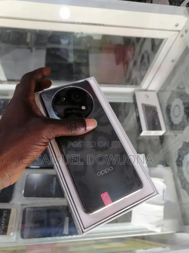 New Oppo A2 Pro 256 GB Black · Photo 1