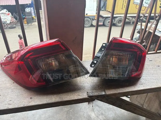 Honda Civic 2022-2025 Tail Light · Photo 1