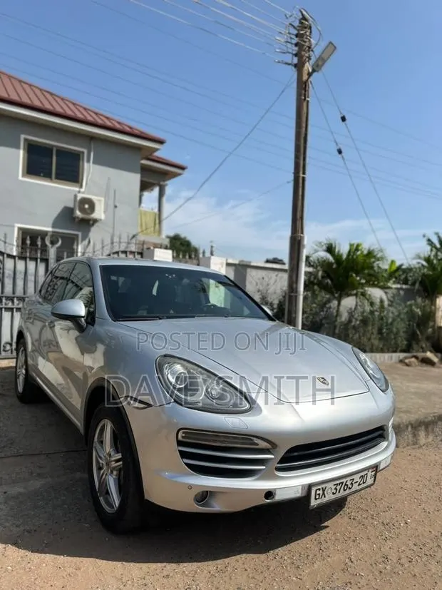 Porsche Cayenne 4dr SUV AWD (3.6L 6cyl 6M) 2014 Silver · Photo 1
