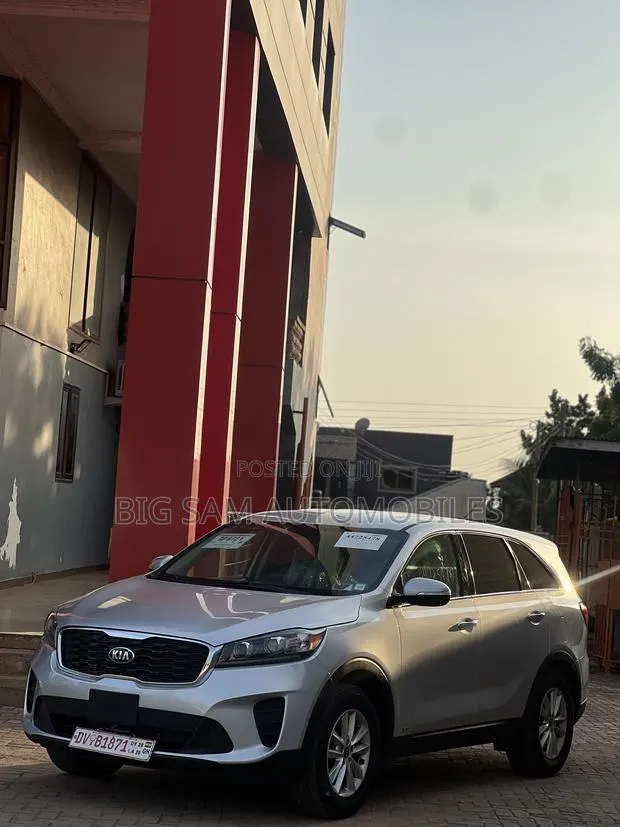 Kia Sorento 2019 Silver · Photo 1