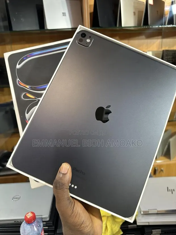 Apple iPad Pro 13 (2024) 256 GB Black · Photo 1