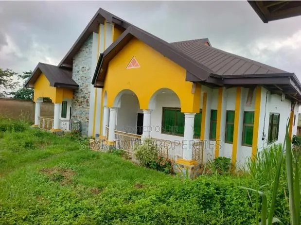 5bdrm House in Ejisu Donaso for sale · Photo 1