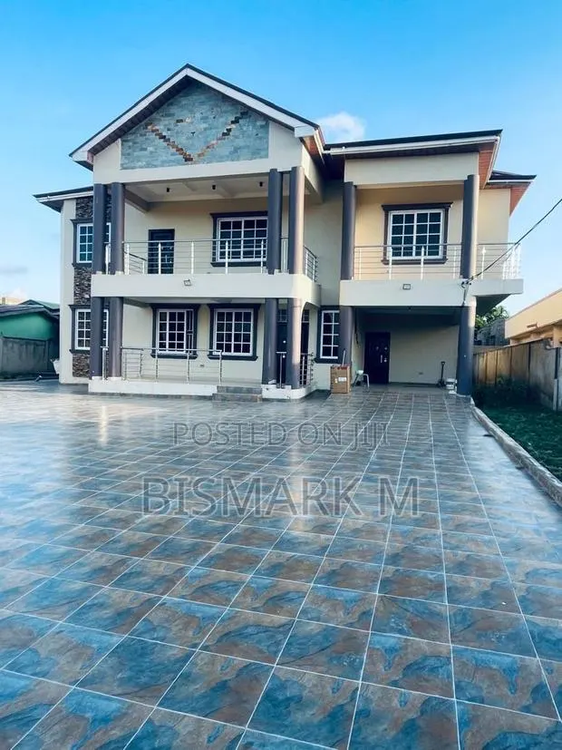 5bdrm House in Ashaley Botwe for rent · Photo 1