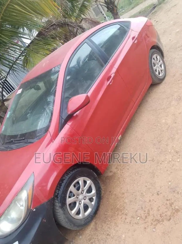 Hyundai Accent 2013 Red · Photo 1
