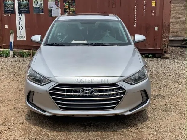Hyundai Elantra SE Sedan FWD (2.0L 4cyl 6M) 2017 Silver · Photo 1