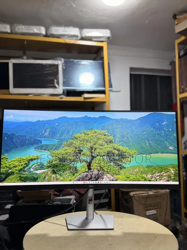 Dell 34 Inch Ultrawide · Photo 1
