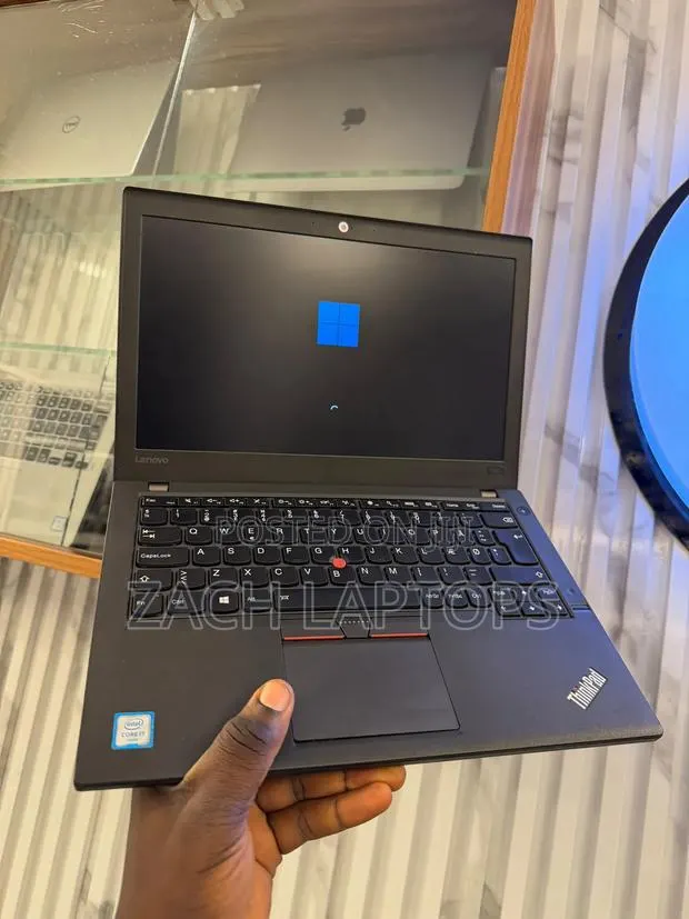 Laptop Lenovo ThinkPad X260 16GB Intel Core i7 SSD 512GB · Photo 1