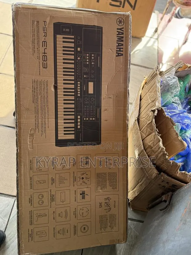 Yamaha PSR-E483 · Photo 1