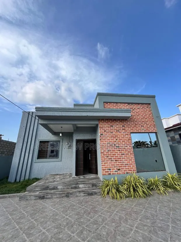 5bdrm House in Oyarifa for sale · Photo 1