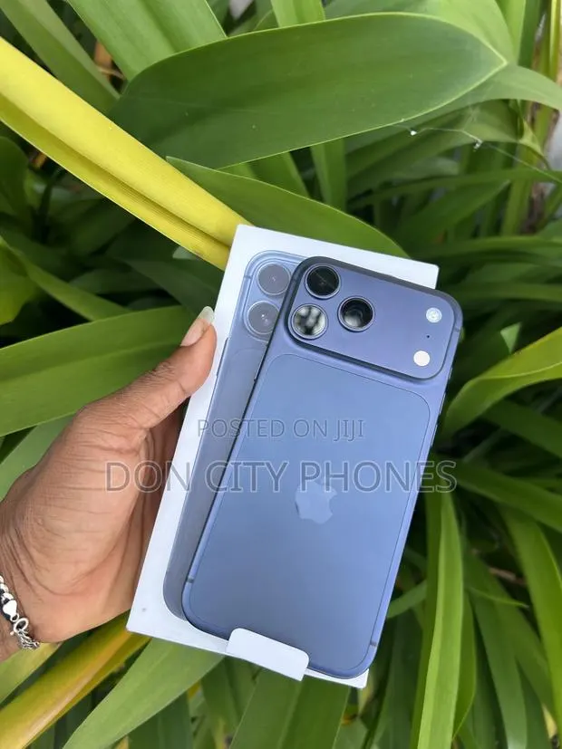 New Apple iPhone 17 Pro Max 512 GB Blue · Photo 1
