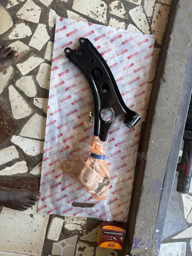 CRV 2018 Lower Arm Pair · Photo 1