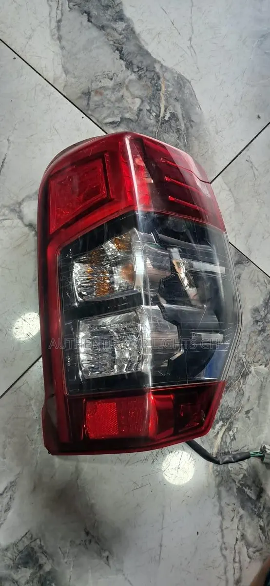 Mitsubishi L200 2018 Tail Lights Right · Photo 1