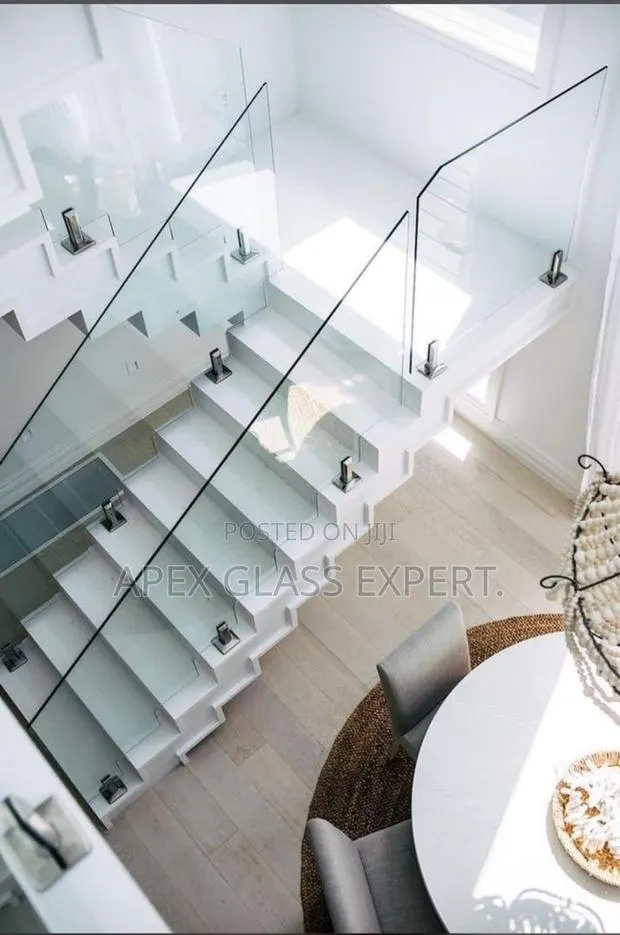 12mm Clear Tempered Staircase Balustrade, Spigot System. · Photo 1