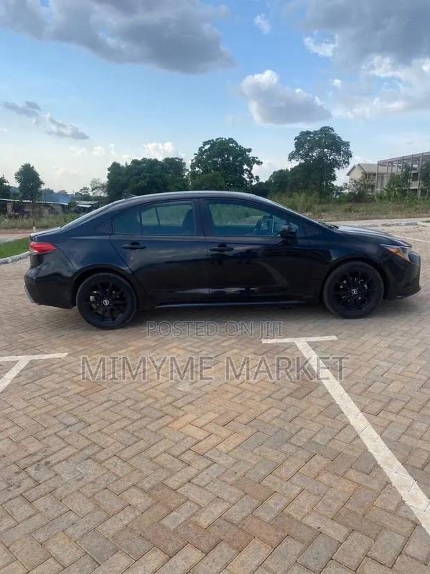 Toyota Corolla LE 2021 Black · Photo 1