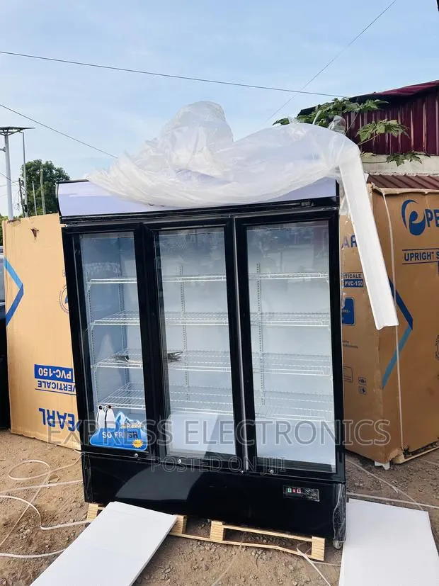 Spectacular Performance Pearl 950L PVC-150 Display 3doors · Photo 1