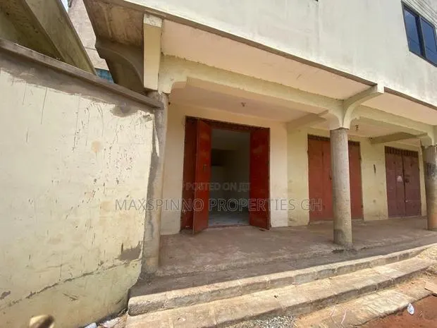 Spacious Shop · Photo 1