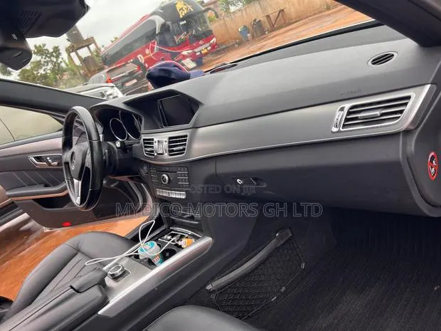 Mercedes-Benz E300 2015 Silver · Photo 1