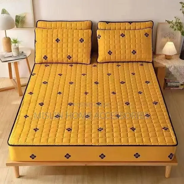 Waterproof Bedcovers Queen Size · Photo 1