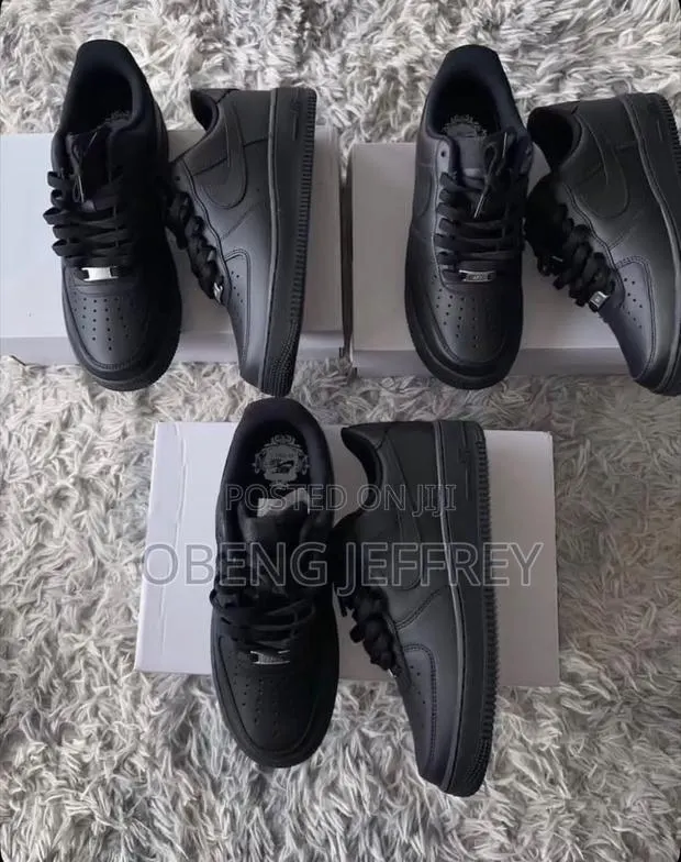 Original Kids Nike Airforce 1 All Black · Photo 1