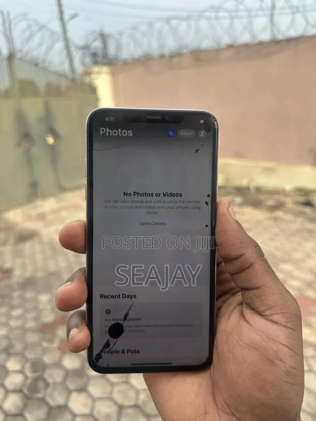 Apple iPhone XS Max 64 GB White · Photo 1
