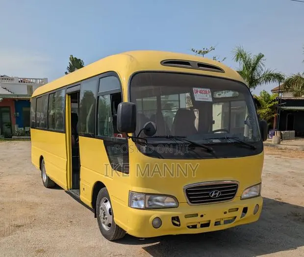 Hyundai County 2012 Yellow · Photo 1