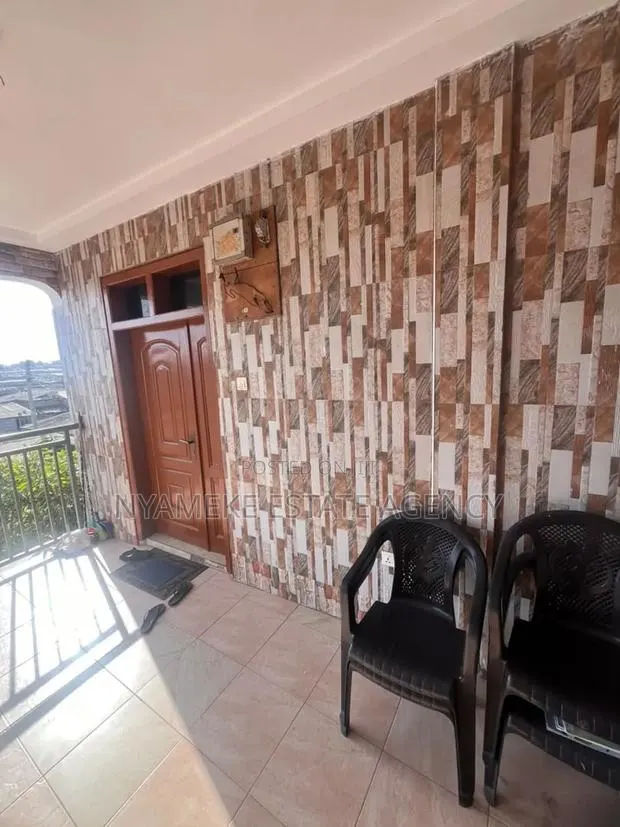 Mini Flat in Exhibition for rent · Photo 1
