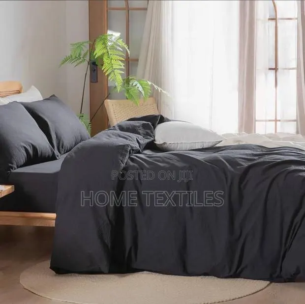 8 Pieces Black Air BNB Set for King and Queen Size Bed · Photo 1
