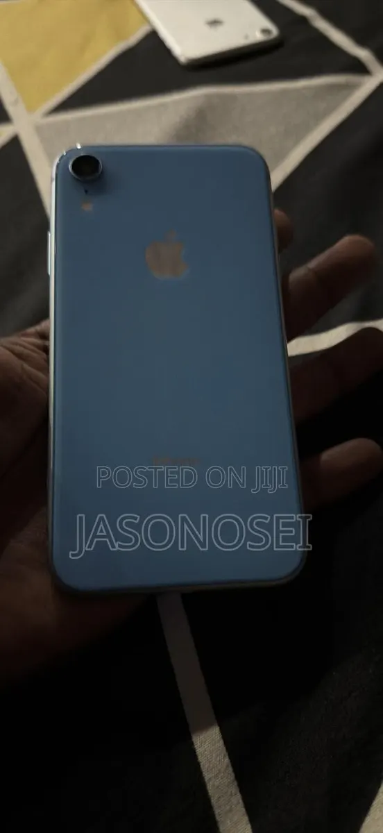 Apple iPhone XR 64 GB Blue · Photo 1
