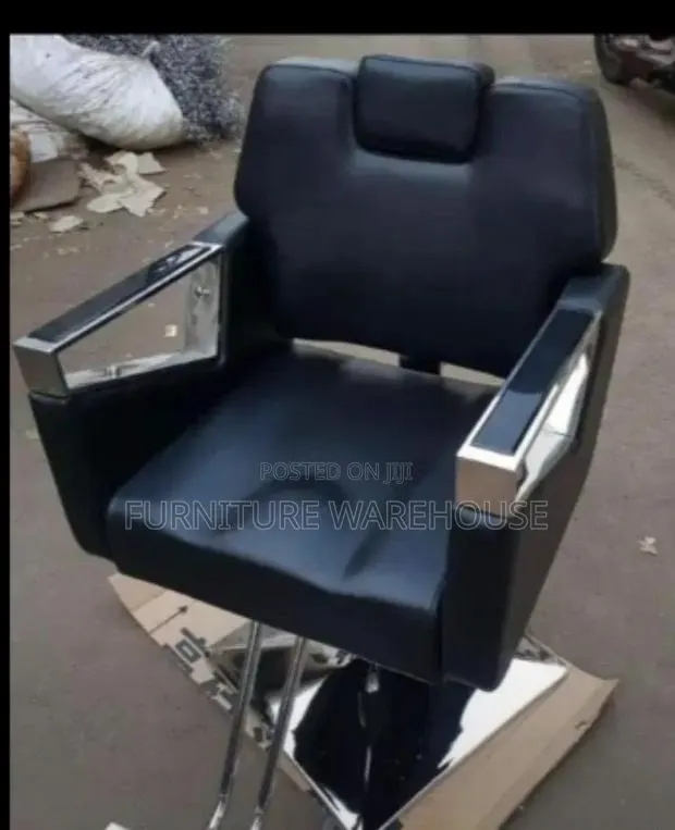 Executive Leather Barbering Chair · Photo 1