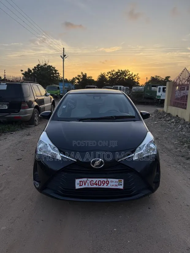Toyota Vitz 2017 Black · Photo 1