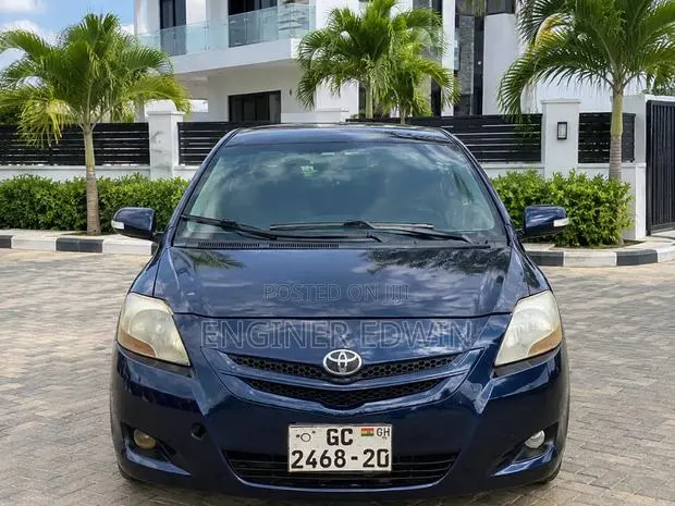 Toyota Yaris Base Sedan 4dr 2010 Blue